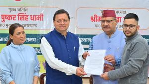 उत्‍तराखंड सीएम ने  31 विशिष्ट खिलाड़ियों समेत 84 अभ्यर्थियों को बांटे नियुक्ति पत्र 