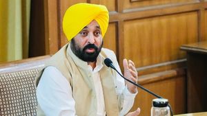 पंजाब के स्कूलों में बड़ा बदलाव, अब मिलेंगे मौसमी फल