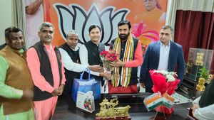 सीएम नायब सिंह ने नमस्ते आईडी और आयुष्मान कार्ड सौंपें, आर्थिक उत्थान में कारगर साबित हो रहा सूरज पोर्टल 