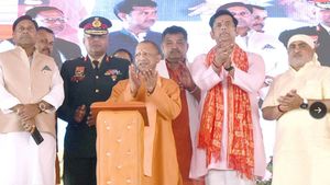 OPINION: छट रहा है यूपी का अंधेरा, हर शहर में बिजली, किसानों को फ्री की सुविधा