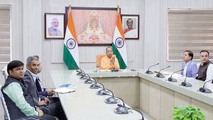 यूपी में स्कूलों में बेहतर शिक्षा के लिए योगी सरकार ने खोला खजाना