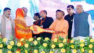 सीएम योगी ने सिद्धार्थनगर को दी 1900 करोड़ की परियोजनाओं की सौगात 