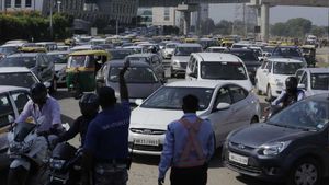 Delhi: प्रदूषण पर दिल्ली सरकार की सख्ती, कैसे छूटेंगे जब्त हुए वाहन, जानिए क्या हैं नए नियम 