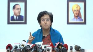 दिल्ली में एक दशक के अंदर शिक्षा व्यवस्था में कितना सुधार? मंत्री अतिशी मार्लेना ने दिया ब्यौरा  