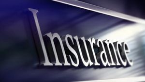 Term Insurance लेते वक्त इन बातों का रखें ध्यान, नहीं तो पूरा प्रीमियम देकर भी मिलेगा आधा फायदा