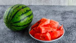 Business Idea: एक सीजन में ही लाखों रुपए की कमाई करवा सकती है तरबूज की खेती, जानें क्या है तरीका