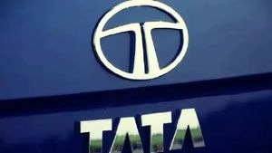 Tata Motors Demerger की घोषणा के बाद कपंनी ने किया बड़ा ऐलान, बढ़ाई कमर्शियल व्हीकल्स की कीमत