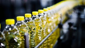 Edible Oil Prices पाम ऑयल सूरजमुखी से हुआ महंगा, जानिए किस कीमत बिक रहे हैं सरसों और मूंगफली के तेल