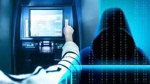 ATM Scams News: सावधान! कहीं कैश निकालते समय फंस न जाए एटीएम कार्ड, ATM में इस तरह हो रहे हैं फ्रॉड