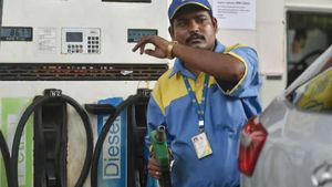 Petrol Price: आज जारी हुए पेट्रोल और डीजल के ताजा दाम, जानें प्रमुख शहरों में पेट्रोल और डीजल की कीमत 
