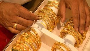 Sone Chandi ka Bhav: 3 दिन की शानदार रैली के बाद कुछ कम हुआ सोने का रेट, सिल्वर की बढ़त बरकरार