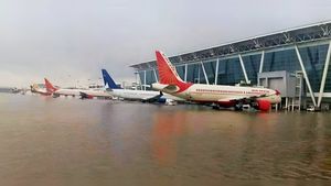 Bangalore Rain: बेंगलुरु में बारिश बनी आफत! एयरपोर्ट हुआ पानी- पानी, 17 उड़ानें प्रभावित, आगे भी होगी बारिश
