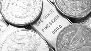 Silver Price: नए शिखर पर चांदी का भाव, टूट गया 11 साल का रिकॉर्ड, क्या जाएगा ₹1 लाख के पार? 
