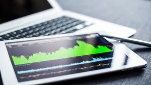 3 से 4 हफ्तो में कमाई का मौका; Adani Ports समेत इन 4 शेयरों में निवेश की सलाह, जानें टारगेट और स्टॉपलॉस