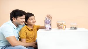 Post Office की जबरदस्त स्कीम, अपने बेटे के लिए करें निवेश, हर महीने मिलेंगे 9,250 रुपये