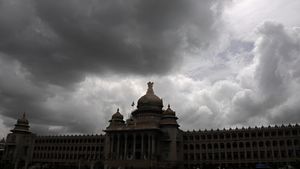 Bengaluru weather today: आज कैसा रहेगा बेंगलुरु में मौसम? क्या फिर होगी जमकर बारिश? IMD ने दी बड़ी जानकारी