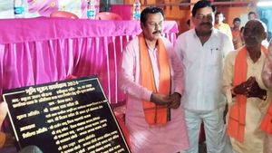 CG: बेमेतरा के ग्राम जेवरा को मिली सौगात, खाद्य मंत्री  बघेल ने किया प्राथमिक शाला के कक्ष का भूमिपूजन 