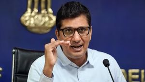 OPINION: दिल्ली सरकार का बेसहारा लोगों लिए खास प्लान, गर्मियों में निम्न आय वर्ग के लिए बड़ी राहत 