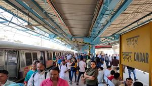 रेलवे स्टेशन पर बढ़ गया प्लैटफॉर्म टिकट का चार्ज? क्या पूरा मामला, जानें वायरल खबर की सच्चाई