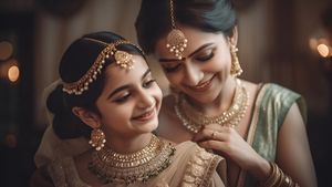 Gold Rate Today: खुशखबरी ! गिर गए सोने -चांदी के दाम, 24 कैरेट प्रति 100 ग्राम 2700 रुपये सस्ता, चेक करें लेटे