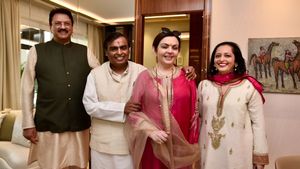 एक से बढ़कर एक हैं Ambani के तीनों समधी, राधिका के पिता करते हैं ये बिजनेस, संपत्ति जानकर हो जाएंगे हैरान