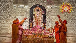 IRCTC Tour Package: काशी विश्वनाथ से लेकर रामलला तक, 5 दिन में होंगे दर्शन, इस सस्ते पैकेज का उठाएं फायदा