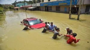 Insurance: बारिश में अगर डूब जाए आपकी कार, तो क्या आपको मिलेगा इंश्योरेंस, ये है पूरी जानकारी 