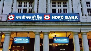 HDFC Bank: ग्राहकों के लिए बड़ी अपडेट, इस दिन नहीं मिलेगी एचडीएफसी बैंक की सर्विस, फटाफट नोट करें टाइमिंग 