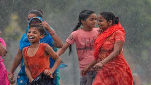 Weather Update Today: UP, महाराष्ट्र, कर्नाटक, समेत इन राज्यों में आज कैसा रहेगा मौसम? IMD ने जारी किया अनुमान