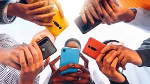 Jio और Airtel के मोबाइल रिचार्ज आज से हुए महंगे, ग्राहकों की जेब पर होगी सीधा असर