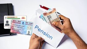 जरूरी खबर! पेंशनर्स को अपडेट करना होगा आधार और पैन, फटाफट नोट कर लें स्टेप-बाय-स्टेप प्रोसेस 