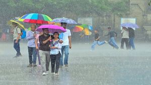 Delhi Weather Update: दिल्ली में मौसम ने ली करवट, उमस पर लगा फुल स्टॉप, IMD ने बताया इस दिन तक होगी जमकर बारिश