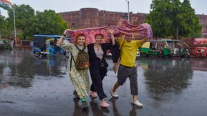 Weather Update Today: दिल्ली में अगले पांच दिन झमाझम बरसेंगे बादल, UP में यहां होगी बारिश, IMD ने दी बड़ी खबर