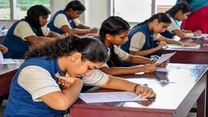 कर्नाटक सरकार ने स्कूलों के लिए जारी किया फरमान! बच्चों के लिए अनिवार्य होगी ये भाषा, नहीं तो अटक जाएगी NOC