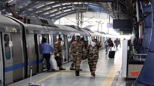 यात्रीगण कृपया ध्यान दें! स्वतंत्रता दिवस से पहले मेट्रो स्टेशन पर बढ़ेगी भीड़, DMRC ने जारी की एडवाइजरी