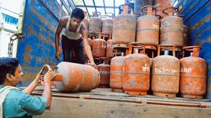 Free LPG Gas Cylinder: फ्री LPG गैस सिलेंडर चाहिए? फटाफट भरें ये फॉर्म, करोड़ों लोग उठ चुके हैं इसका फायदा