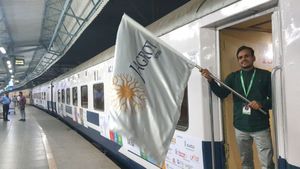 Jagriti Yatra Train: साल में केवल 1 बार कर सकते हैं इस ट्रेन में सफर, 25 रुपये है किराया, घूम लीजिए पूरा भारत