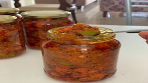 Success Story: मां के हाथों का चला जादू! मंथली होने लगी ₹2.5 लाख की इनकम, ₹4000 से शुरू किया था ये कारोबार 