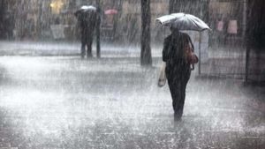 Delhi-NCR Weather: दिल्ली में टूटे पिछले 10 साल के रिकॉर्ड, अगले पांच दिनों में होगी झमाझम बारिश