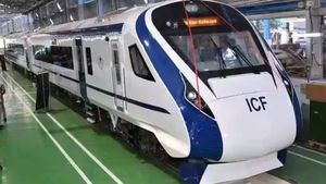 Vande Bharat Metro Train: आने वाली है वंदे भारत मेट्रो ट्रेन, 45 मिनट में होगा कानपुर-लखनऊ का सफर, ये है डिटेल