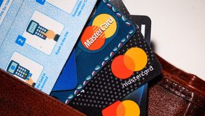 Credit Card Rule: आज से बदल गए क्रेडिट कार्ड से जुड़े ये नियम, फटाफट टेक करें