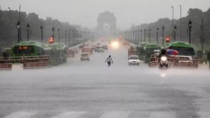 Delhi Weather Today: मौसम ने ली करवट, बारिश को लेकर आया बड़ा अपडेट, जानें आगे कैसा रहेगा हाल