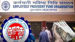 EPFO से मुफ्त में पाएं ये बीमा, प्रीमियम देने की भी नहीं है जरूरत, जानें कैसे करें अप्लाई  