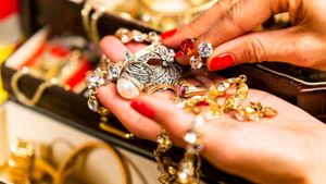 Gold Silver Price: चांदी की कीमत ने उड़ाए होश! 95000 रु हो गया चांदी का भाव, फटाफट देखें सोने-चांदी का नया रेट