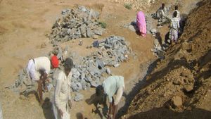 इस सरकारी योजना का लोगों को मिलता है फायदा, NREGA में रोजगार बिल्कुल पक्का, जानें कैसे करें आवेदन 