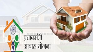 PM Awas Yojana: मिलेगी खुशियों की चाभी! घर बनाने में सरकार करेगी पैसों से मदद, ये है तरीका
