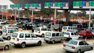 Toll Tax Free: खुशखबरी! Highway Expressway पर 20 KM तक दूरी तय करने पर नहीं देना होगा टोल टैक्‍स, ये है नियम