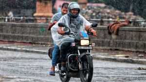 Weather Update News Today: क्या फिर करवट लेगा मौसम? IMD ने दी बड़ी अपडेट, पूरे हफ्ते ऐसा रहेगा मौसम का हाल