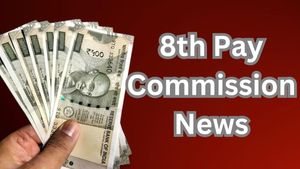8th Pay Commission: 8वें वेतन आयोग पर अपडेट, सरकारी कर्मचारियों को दिवाली गिफ्ट! इस डेट पर बढ़ सकती है सैलरी