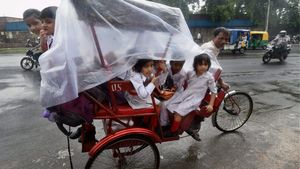 Bengaluru Rain Alert: बेंगलुरु में बारिश से हाहाकार, ऑरेंज अलर्ट हुआ जारी, 23 अक्टूबर को स्कूल रहेंगे बंद 